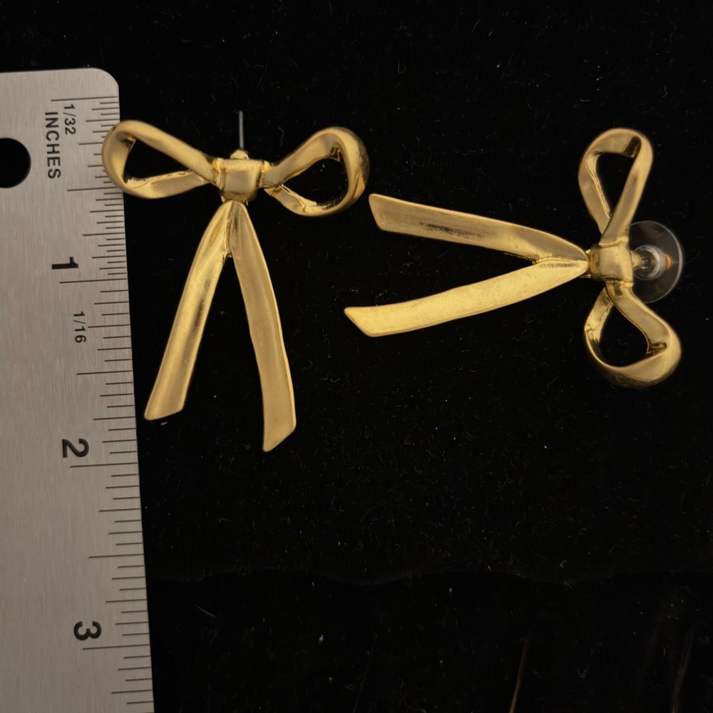 OSCAR DE LA RENTA • Simply Elegant Sculpted Mobile Vintage Bow Earrings - Picture 12 of 12